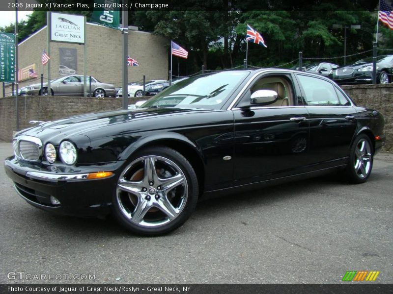 Ebony Black / Champagne 2006 Jaguar XJ Vanden Plas
