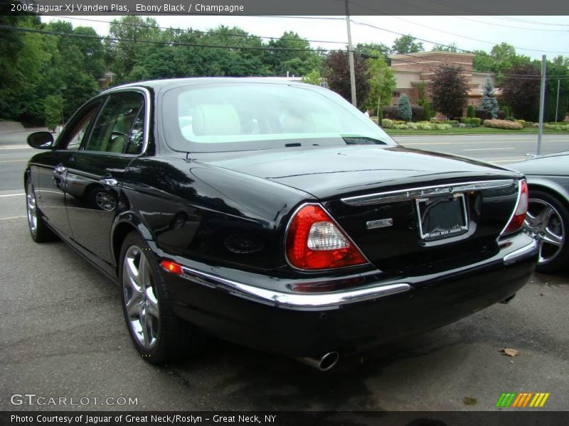 Ebony Black / Champagne 2006 Jaguar XJ Vanden Plas