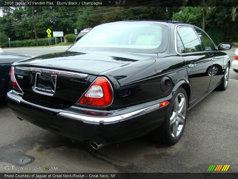 Ebony Black / Champagne 2006 Jaguar XJ Vanden Plas