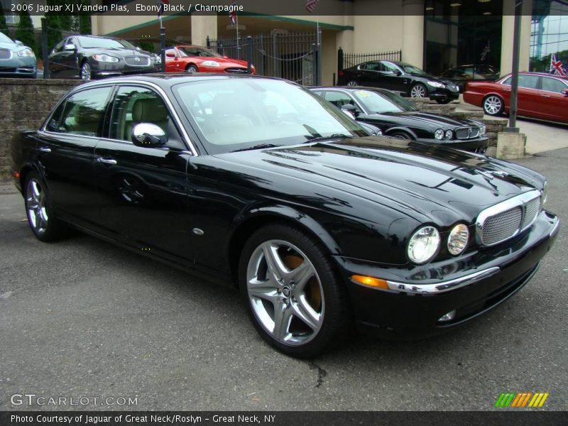 Ebony Black / Champagne 2006 Jaguar XJ Vanden Plas