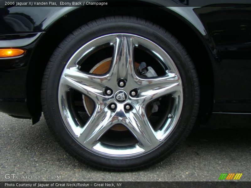 Ebony Black / Champagne 2006 Jaguar XJ Vanden Plas