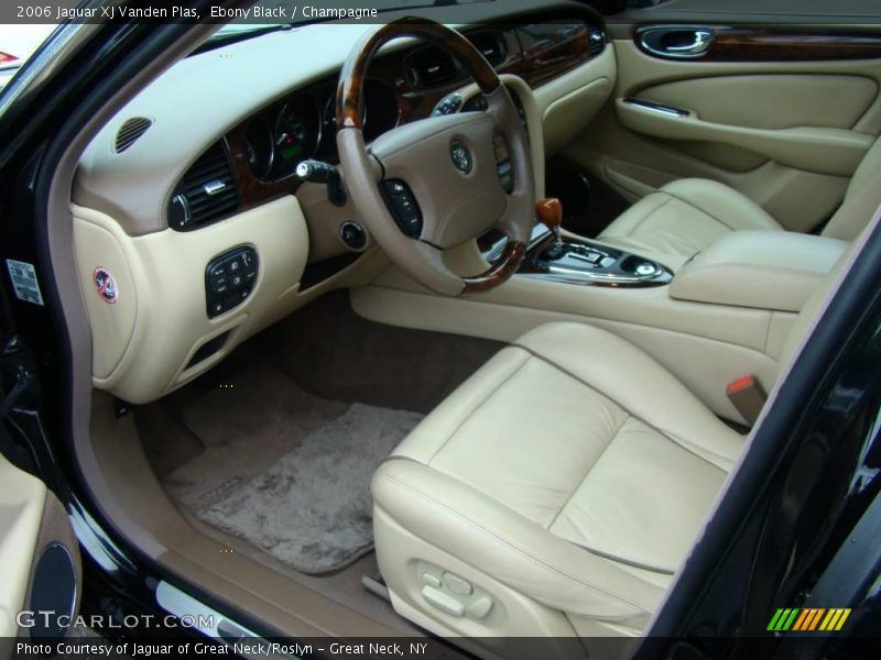 Ebony Black / Champagne 2006 Jaguar XJ Vanden Plas