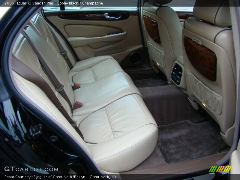 Ebony Black / Champagne 2006 Jaguar XJ Vanden Plas