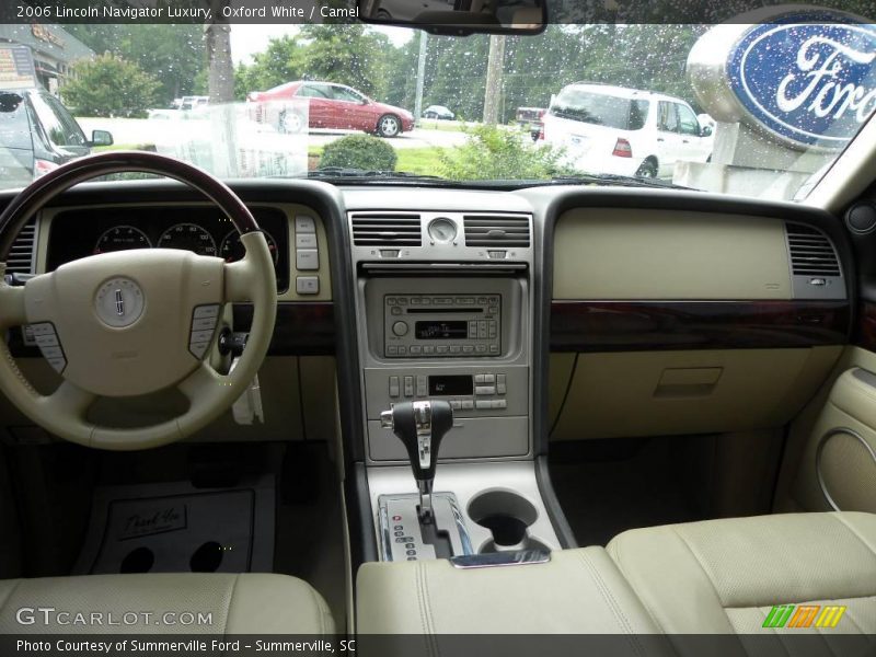 Oxford White / Camel 2006 Lincoln Navigator Luxury
