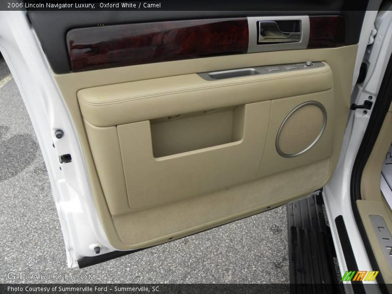 Oxford White / Camel 2006 Lincoln Navigator Luxury