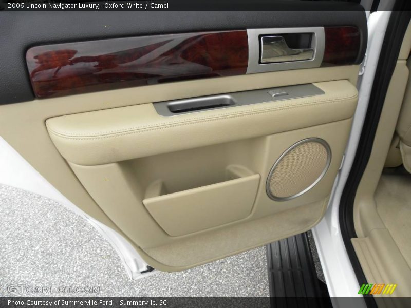 Oxford White / Camel 2006 Lincoln Navigator Luxury