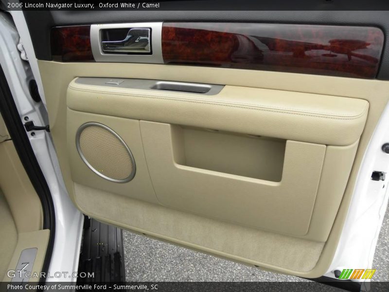 Oxford White / Camel 2006 Lincoln Navigator Luxury