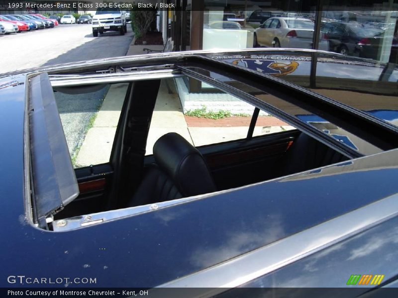 Sunroof of 1993 E Class 300 E Sedan