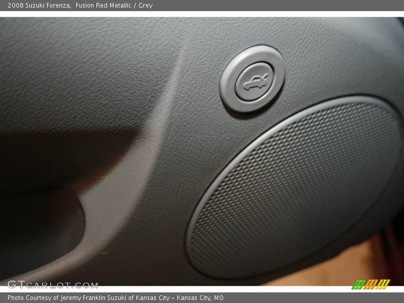 Fusion Red Metallic / Grey 2008 Suzuki Forenza