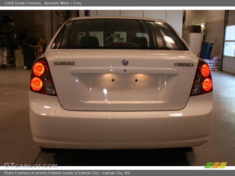 Absolute White / Grey 2008 Suzuki Forenza