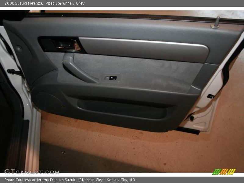 Absolute White / Grey 2008 Suzuki Forenza