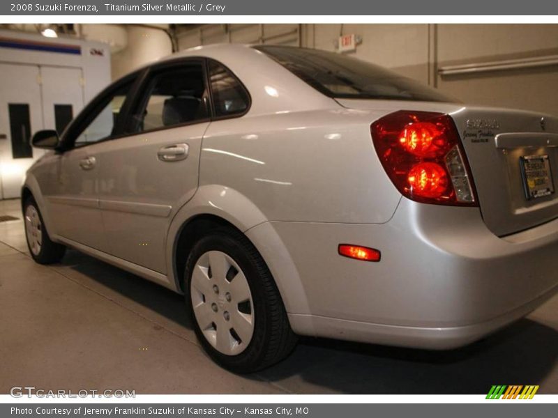 Titanium Silver Metallic / Grey 2008 Suzuki Forenza