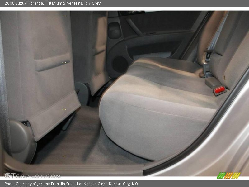 Titanium Silver Metallic / Grey 2008 Suzuki Forenza