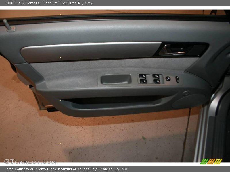 Titanium Silver Metallic / Grey 2008 Suzuki Forenza