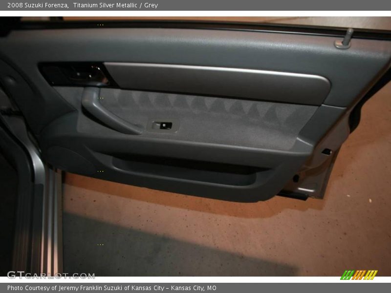 Titanium Silver Metallic / Grey 2008 Suzuki Forenza