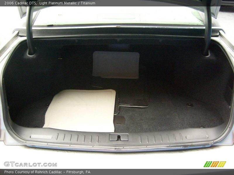 Light Platinum Metallic / Titanium 2006 Cadillac DTS