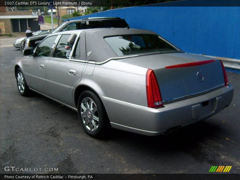 Light Platinum / Ebony 2007 Cadillac DTS Luxury