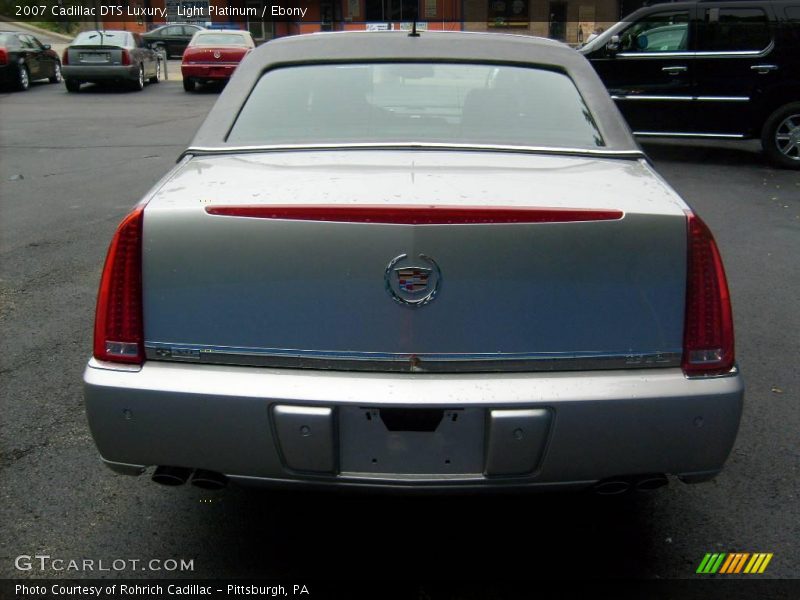 Light Platinum / Ebony 2007 Cadillac DTS Luxury