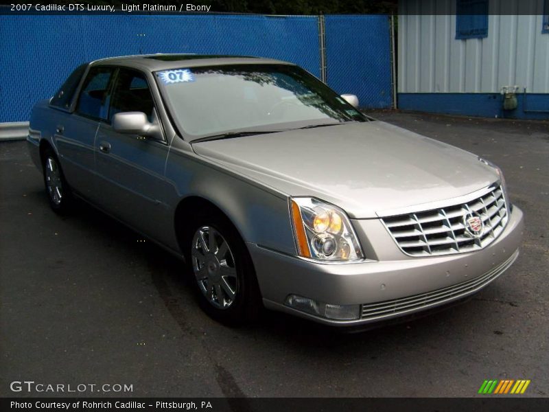 Light Platinum / Ebony 2007 Cadillac DTS Luxury