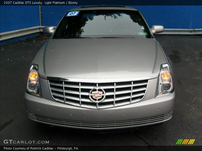 Light Platinum / Ebony 2007 Cadillac DTS Luxury