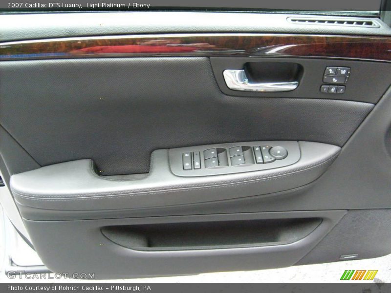 Light Platinum / Ebony 2007 Cadillac DTS Luxury