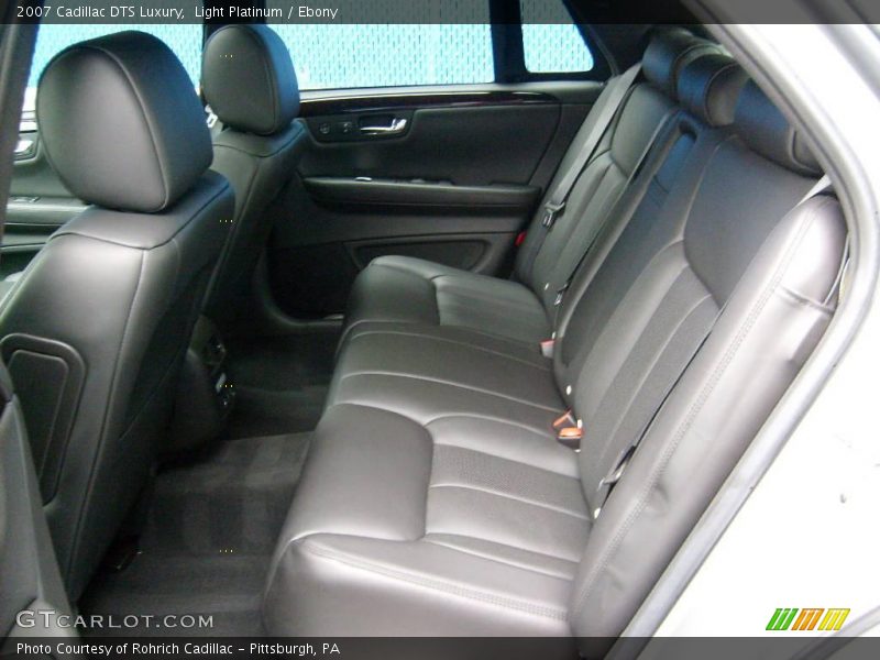 Light Platinum / Ebony 2007 Cadillac DTS Luxury