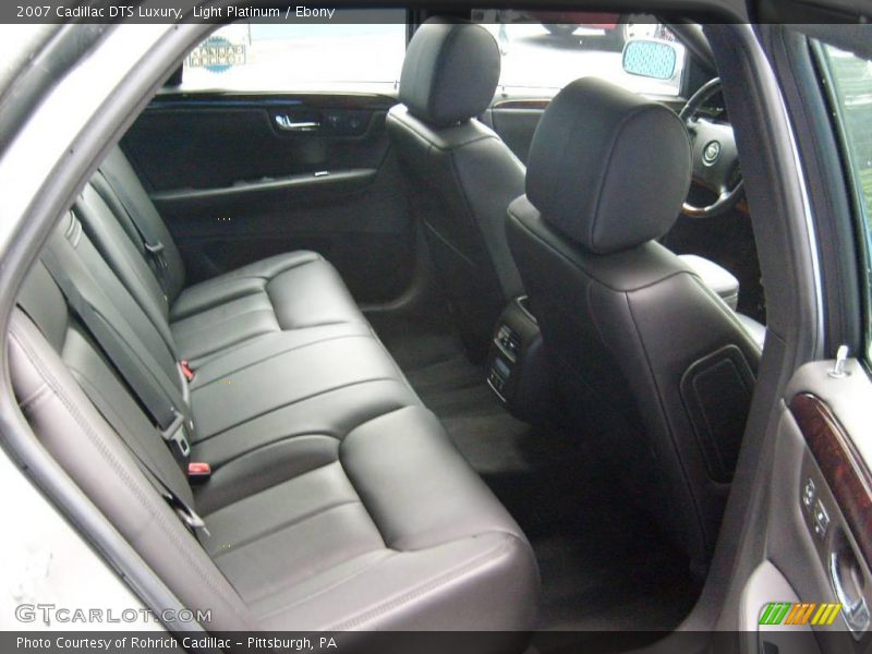 Light Platinum / Ebony 2007 Cadillac DTS Luxury