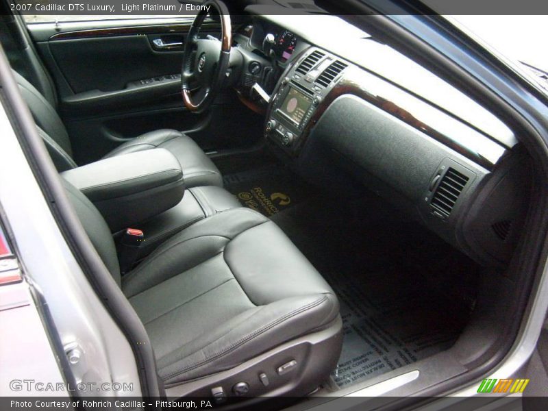 Light Platinum / Ebony 2007 Cadillac DTS Luxury