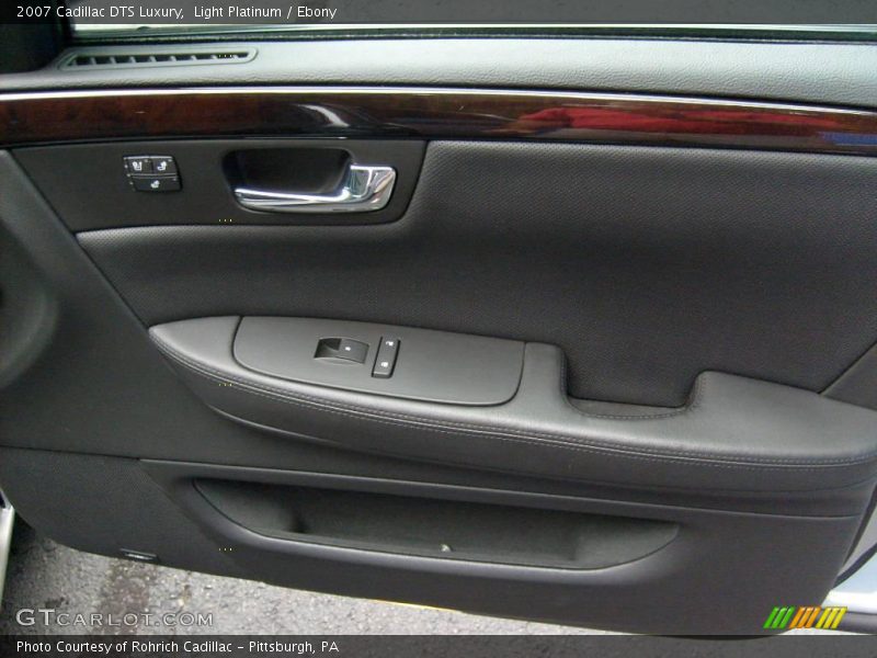 Light Platinum / Ebony 2007 Cadillac DTS Luxury