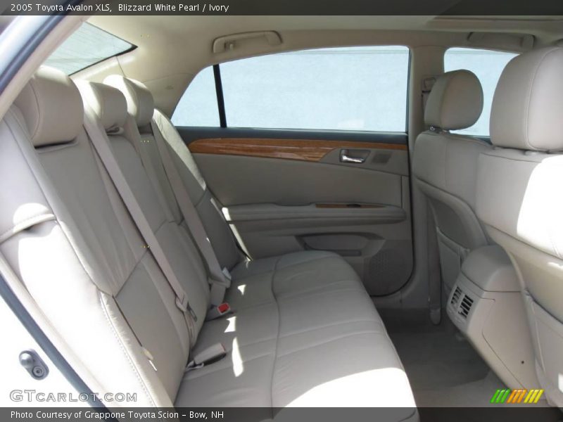 Blizzard White Pearl / Ivory 2005 Toyota Avalon XLS