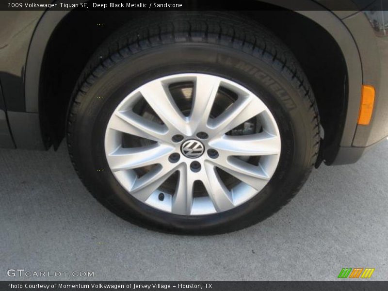 Deep Black Metallic / Sandstone 2009 Volkswagen Tiguan SE