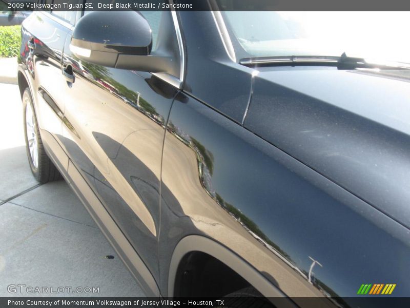 Deep Black Metallic / Sandstone 2009 Volkswagen Tiguan SE