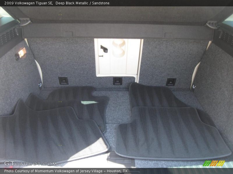 Deep Black Metallic / Sandstone 2009 Volkswagen Tiguan SE