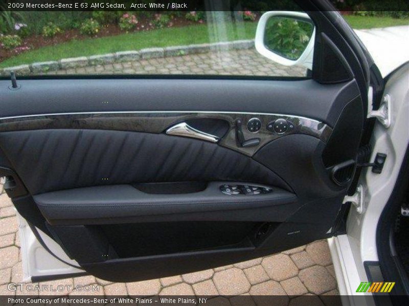 Arctic White / Black 2009 Mercedes-Benz E 63 AMG Sedan