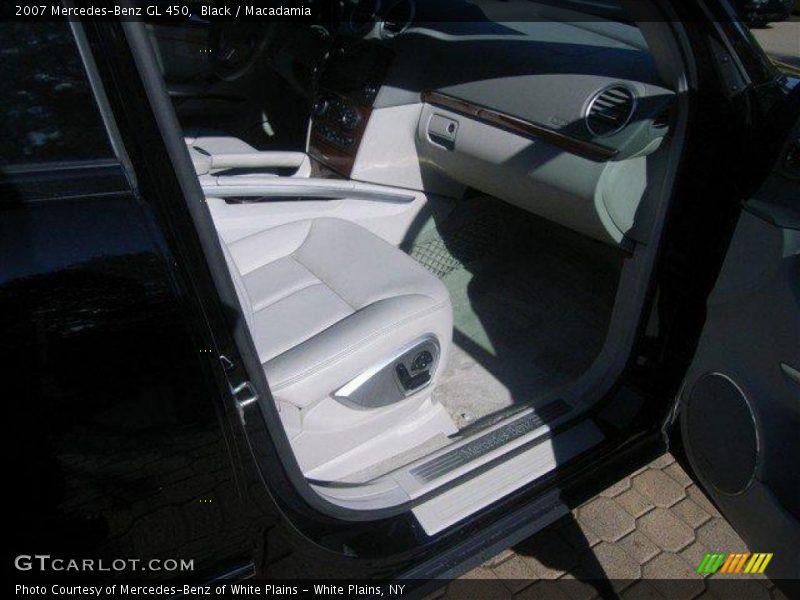 Black / Macadamia 2007 Mercedes-Benz GL 450