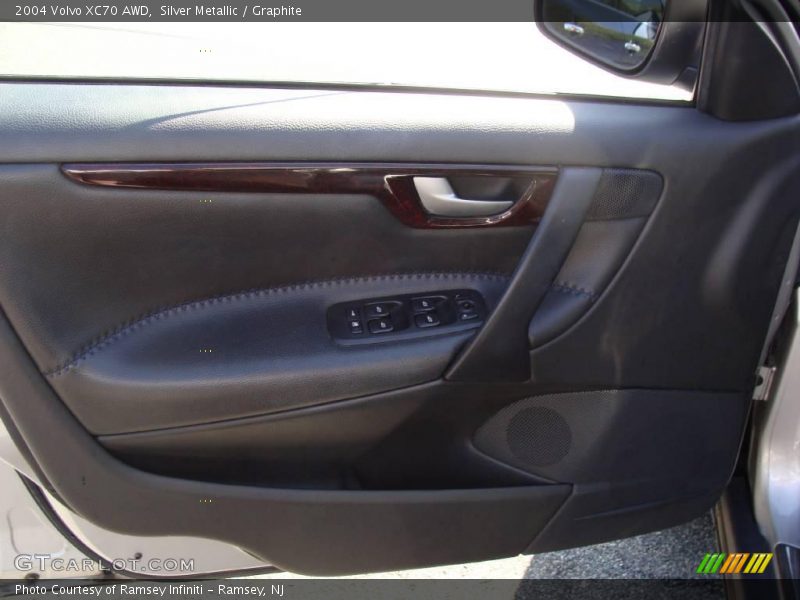 Silver Metallic / Graphite 2004 Volvo XC70 AWD