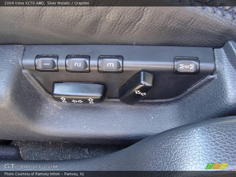 Silver Metallic / Graphite 2004 Volvo XC70 AWD