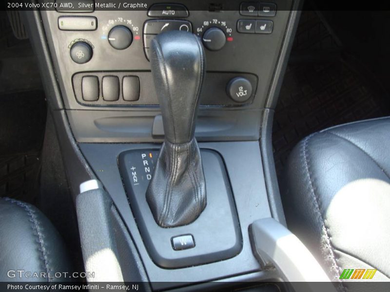 Silver Metallic / Graphite 2004 Volvo XC70 AWD