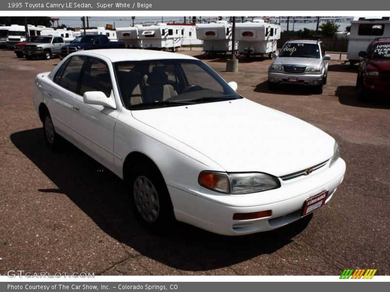 Super White / Beige 1995 Toyota Camry LE Sedan