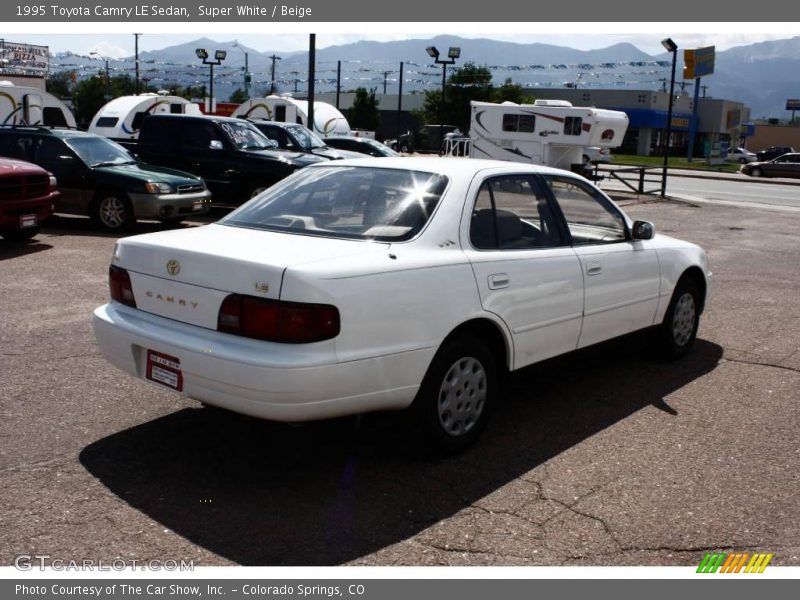 Super White / Beige 1995 Toyota Camry LE Sedan