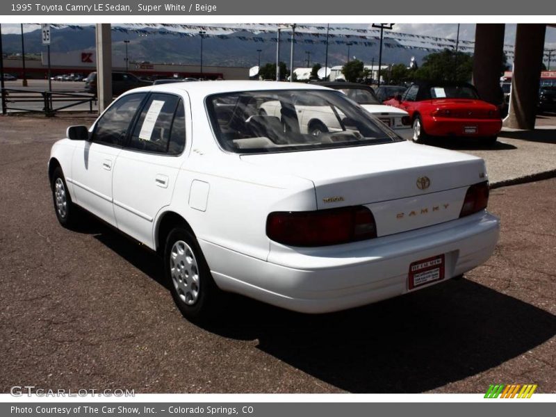 Super White / Beige 1995 Toyota Camry LE Sedan