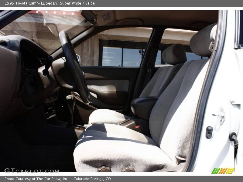 Super White / Beige 1995 Toyota Camry LE Sedan