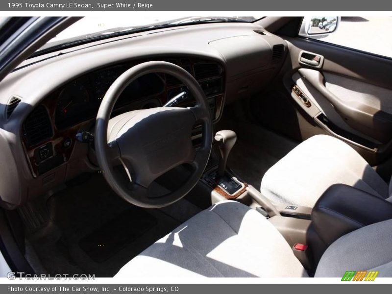 Super White / Beige 1995 Toyota Camry LE Sedan