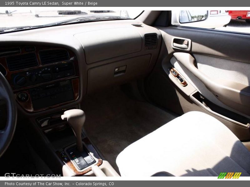 Super White / Beige 1995 Toyota Camry LE Sedan