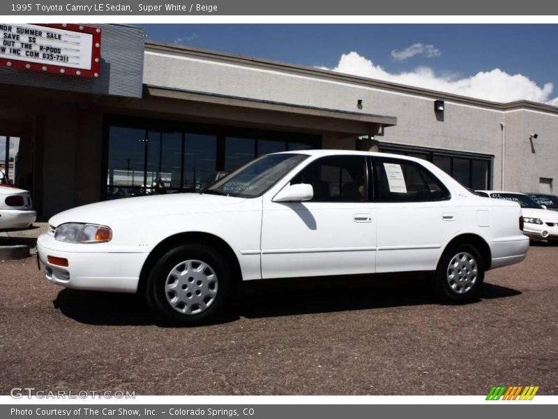 Super White / Beige 1995 Toyota Camry LE Sedan