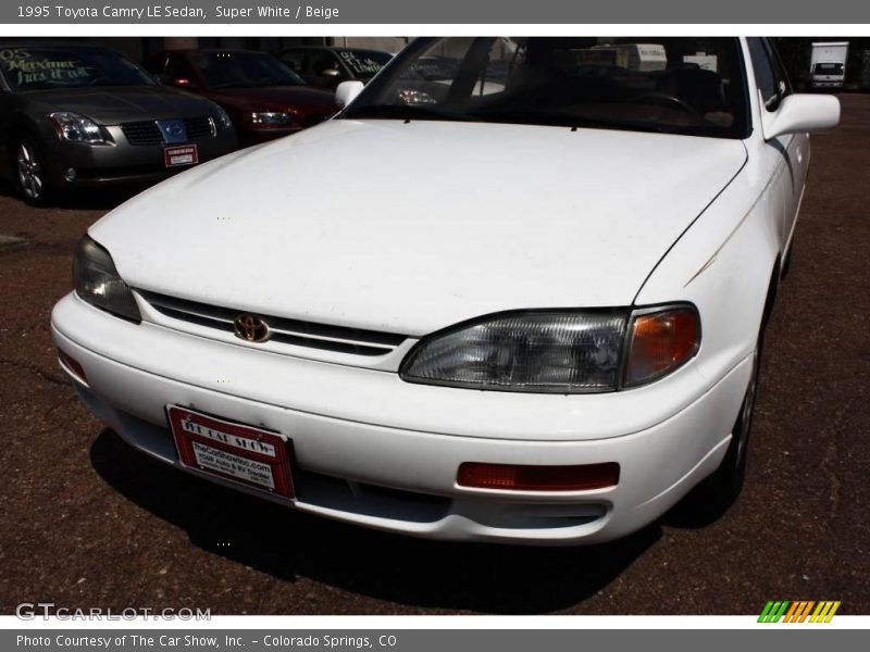 Super White / Beige 1995 Toyota Camry LE Sedan