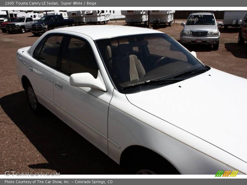 Super White / Beige 1995 Toyota Camry LE Sedan