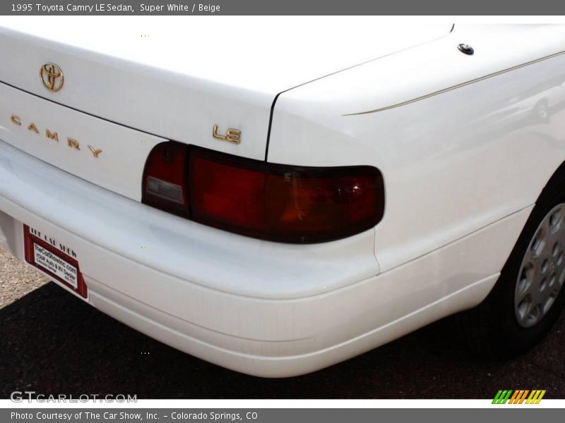 Super White / Beige 1995 Toyota Camry LE Sedan