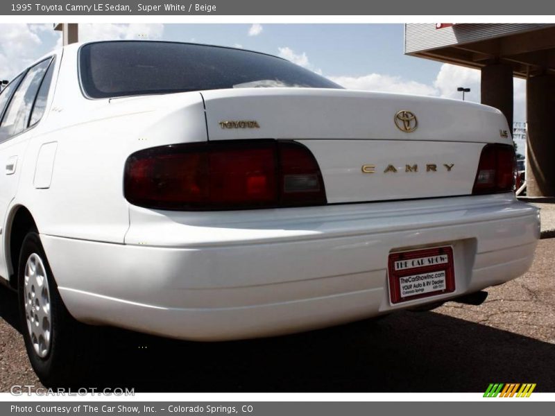 Super White / Beige 1995 Toyota Camry LE Sedan