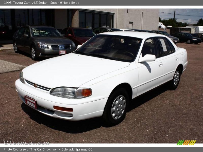 Super White / Beige 1995 Toyota Camry LE Sedan